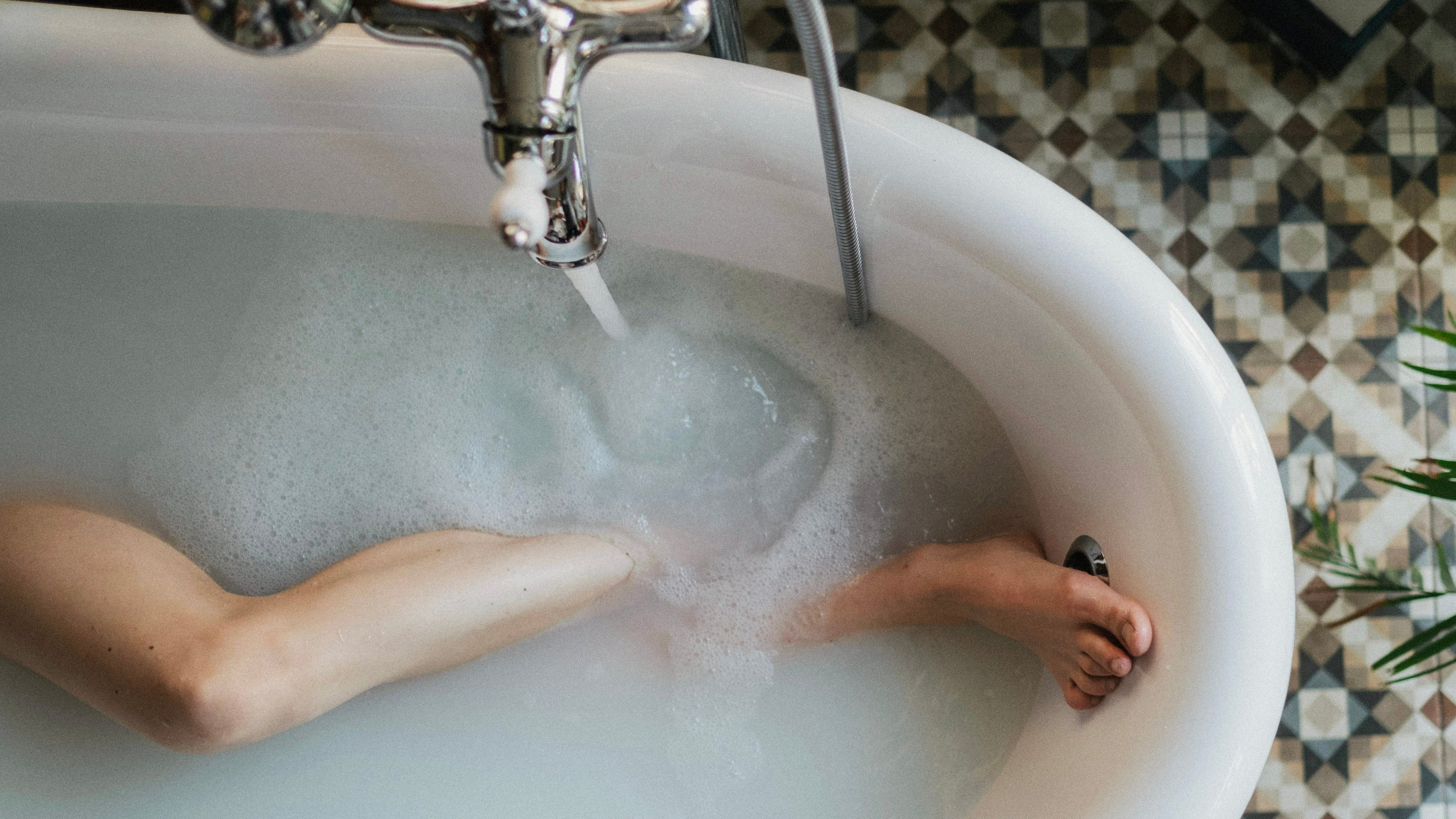 Le pouvoir des bains chauds pour apaiser le système nerveux